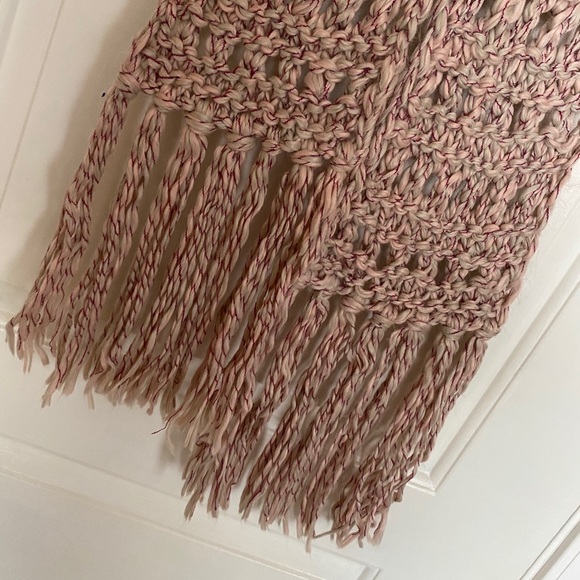 American Eagle Chunky Knit Pink Scarf - Picture 3 of 4